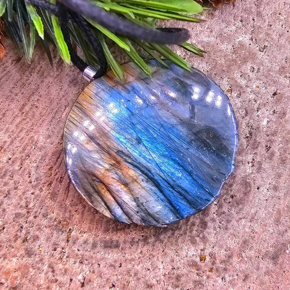 Nature Labradorite Flashy Nine Tails Fox Pendant Necklace - Picture 7 of 10